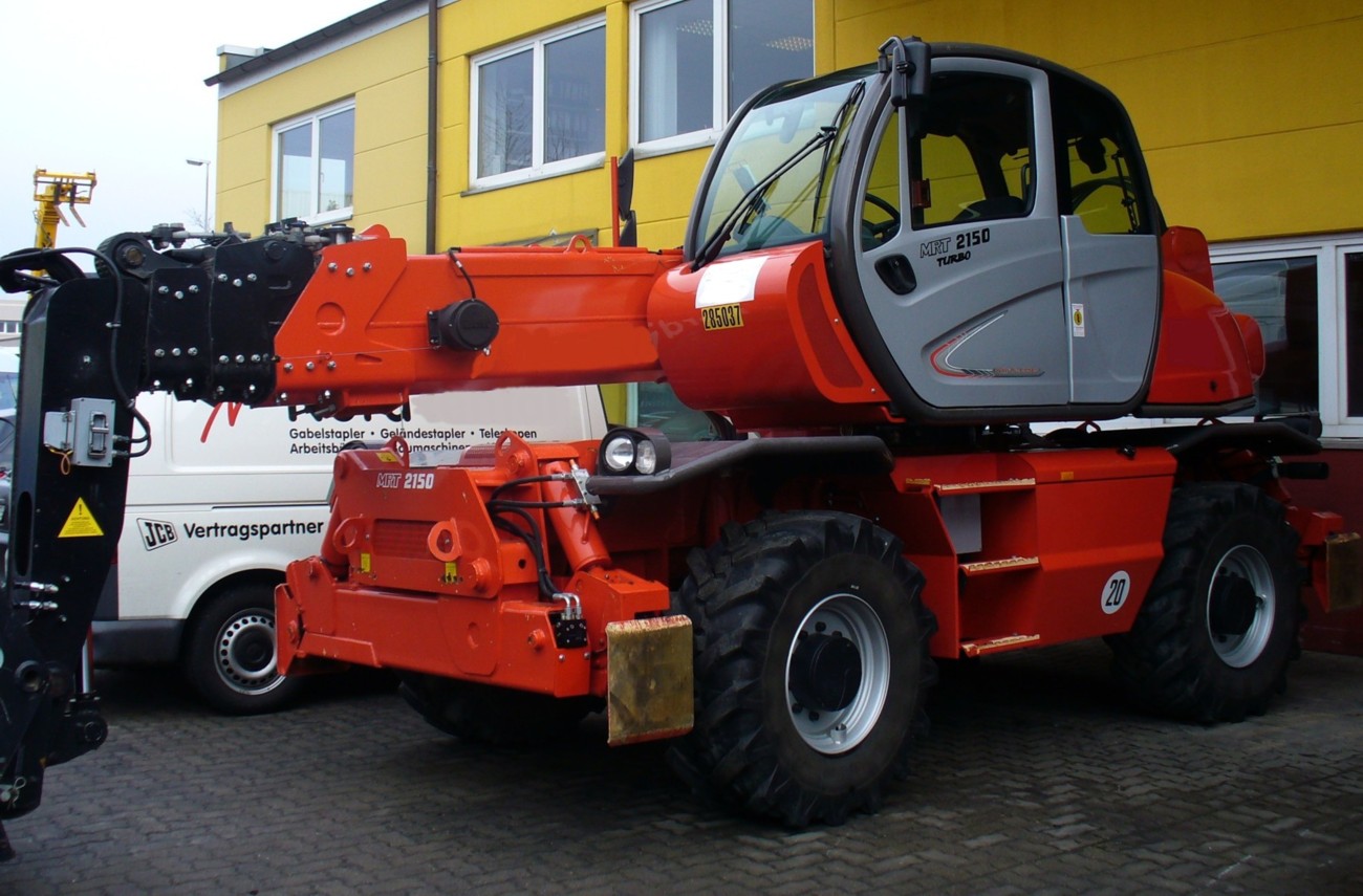 Teleskoplader Teleskopstapler telescopic loader carretilla telescopica Maniscopic Manitou MRT2150 pic2.jpg